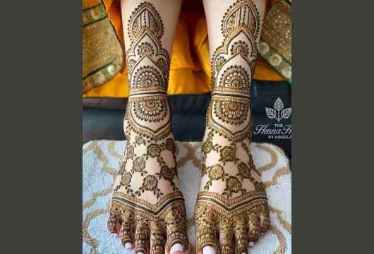 Bridal Mehndi For Leg (2)