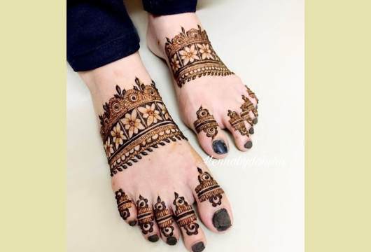 Mehndi Designs For Feet: चौड़े और लम्बे पैरों पर खूब जचेंगे यह मेहँदी  डिज़ाइन