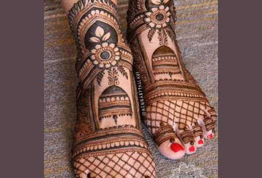 Traditional Arabic Mehndi Leg Design (4)