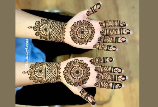 Circle Mehndi For Front Hand (2)