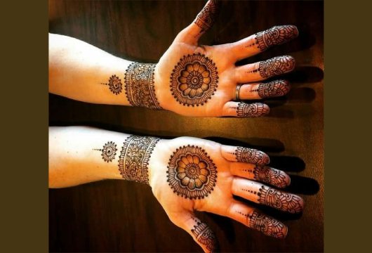 Circle Mehndi For Front Hand (3)