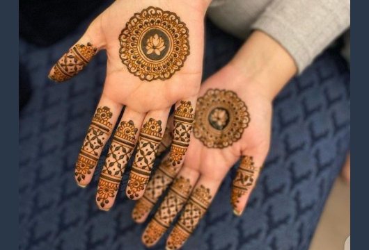 Circle Mehndi For Front Hand (4)