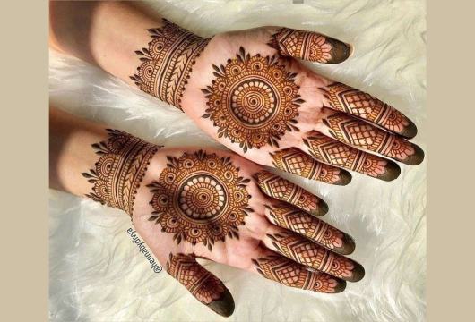 Circle Mehndi For Front Hand (5)